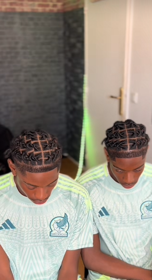 Retwist tête complète ou taper + coiffure B ( acompte 25, prix final 50€)